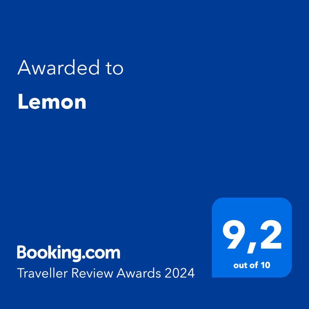 ウストロンLemonアパートメント エクステリア 写真